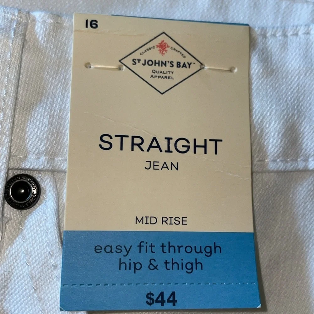 NWT‎ St John’s Bay Straight Jeans.  Mid rise.  Secretly Slender.  Size 16.